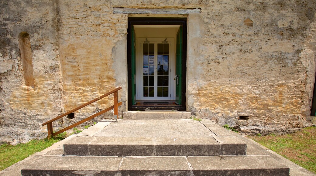 Norfolk Island showing heritage elements