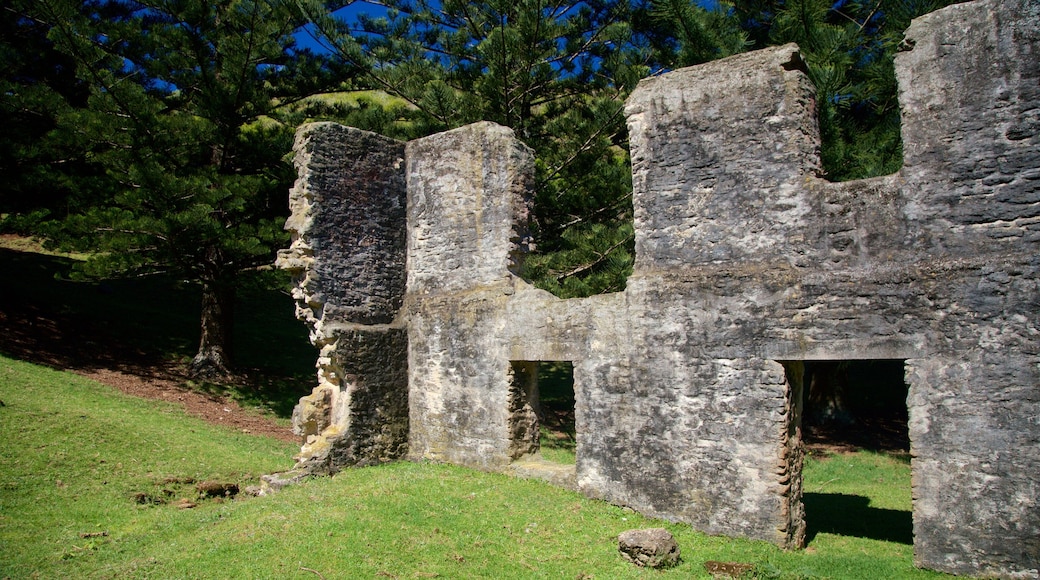 Isla Norfolk ofreciendo elementos patrimoniales y una ruina