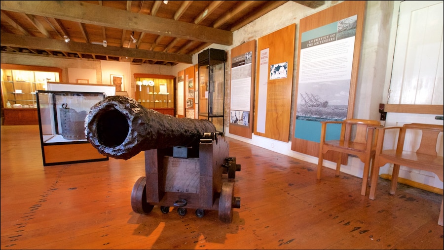 Ilha Norfolk mostrando elementos de patrimĂŽnio, itens militares e vistas internas