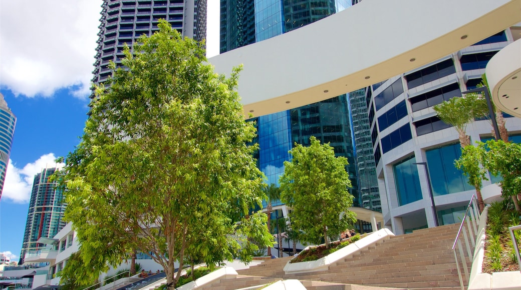 Eagle Street Pier which includes a city