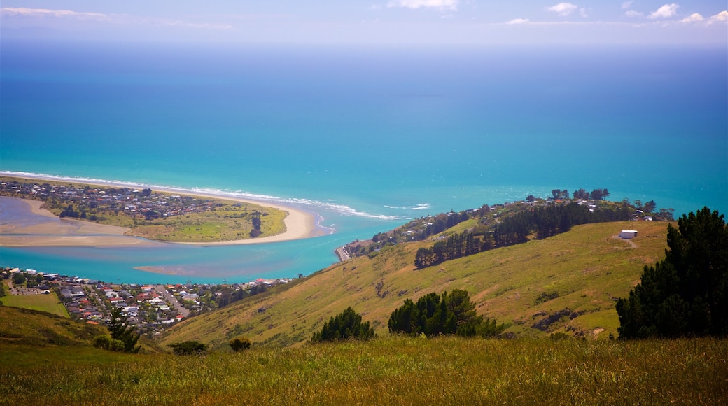 Mount Cavendish showing a coastal town, tranquil scenes and general coastal views