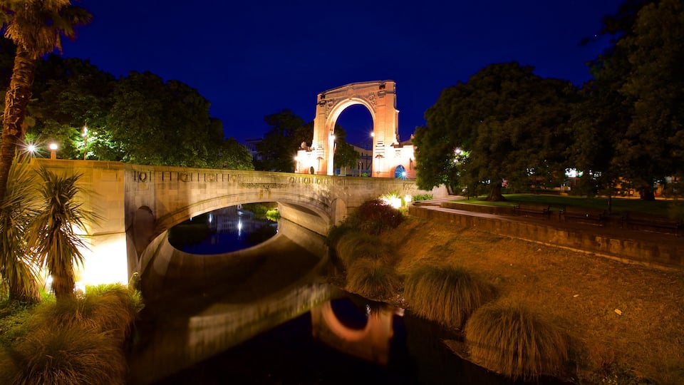 Bridge of Remembrance featuring night scenes, a bridge and heritage elements