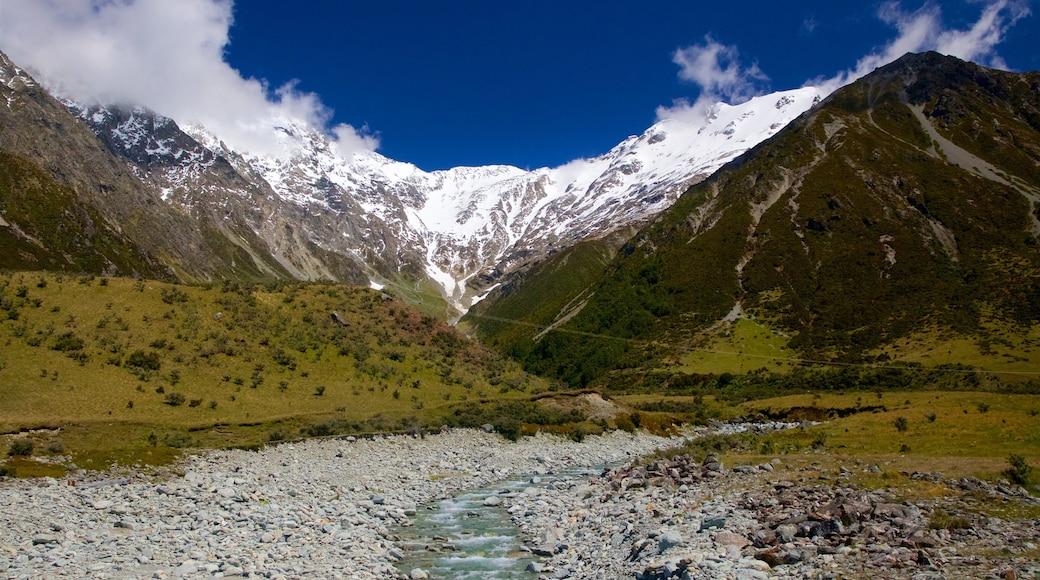 Parco Nazionale di Mount Cook mostrando fiume o ruscello, paesaggi rilassanti e montagna