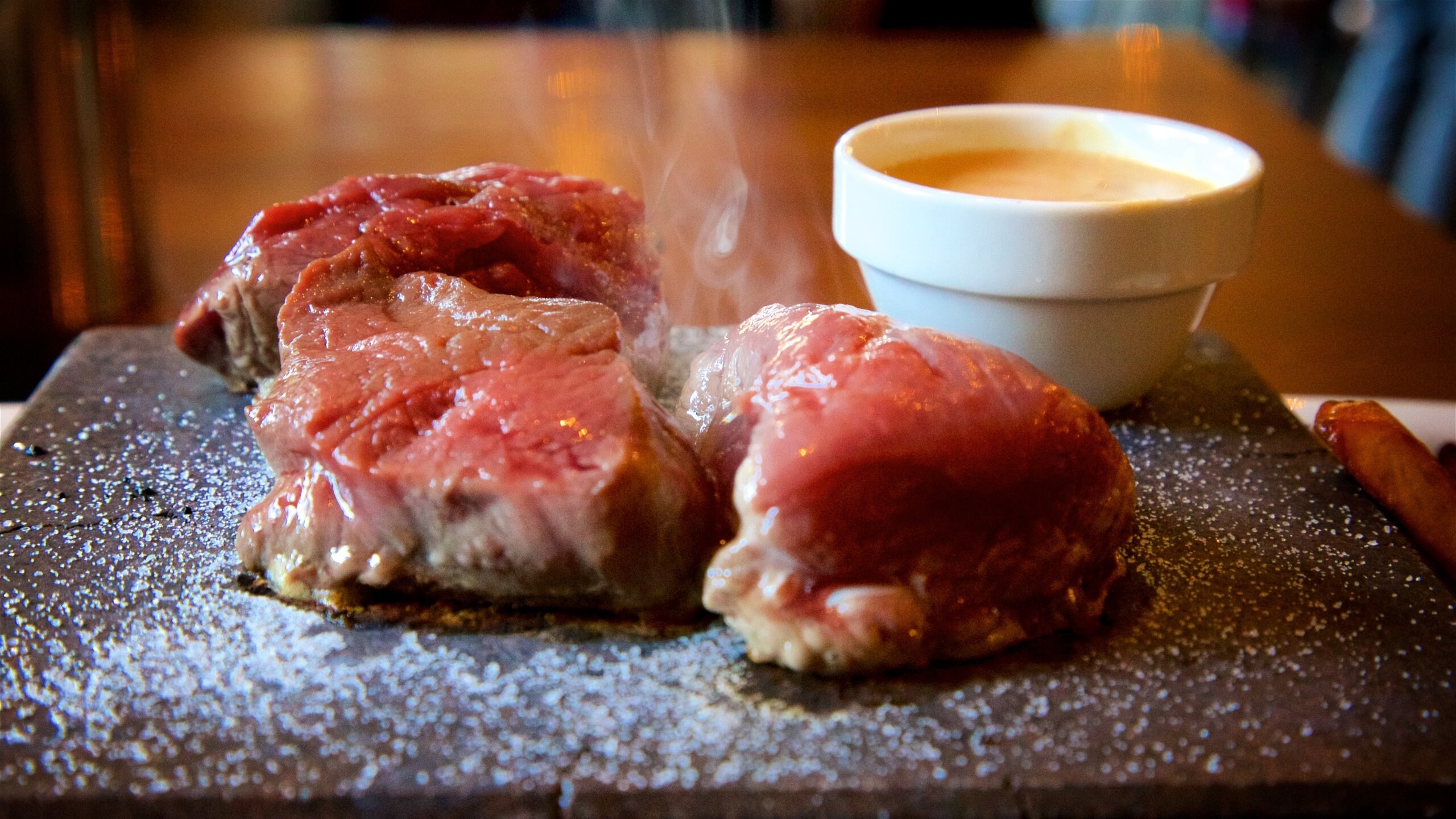 Lake Tekapo which includes food and drinks or beverages