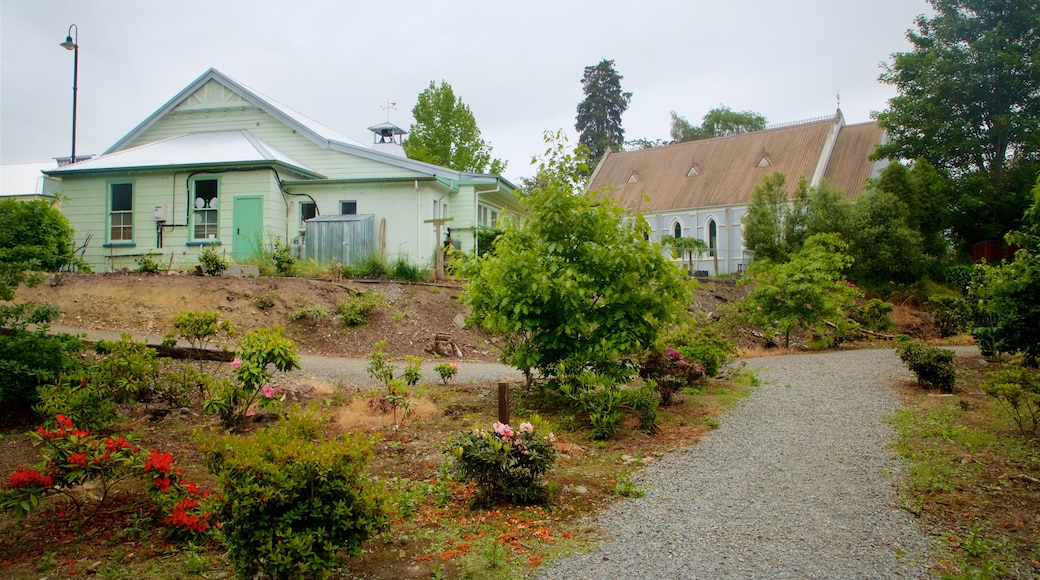Geraldine which includes a garden, wild flowers and a house