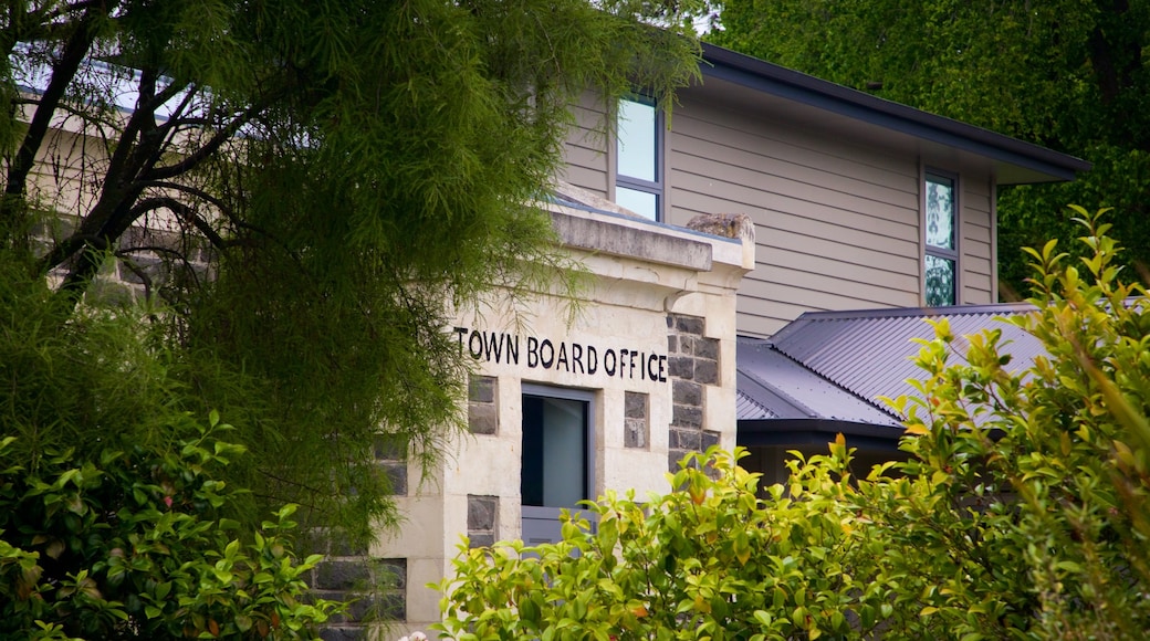 Geraldine showing signage