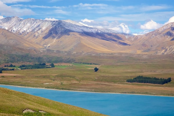 Mount John Observatory showing landscape views, a river or creek and tranquil scenes