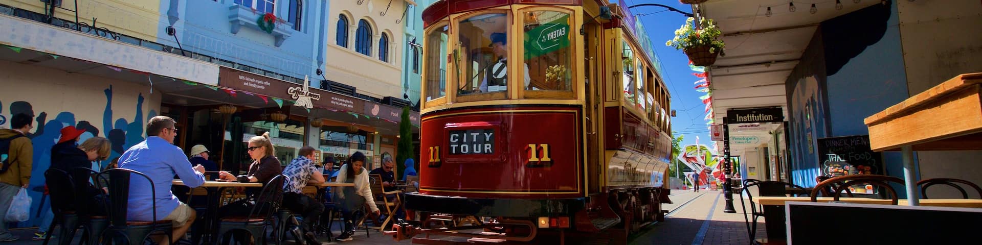 New Regent Street mit einem Eisenbahnbetrieb, Essen im Freien und Blumen