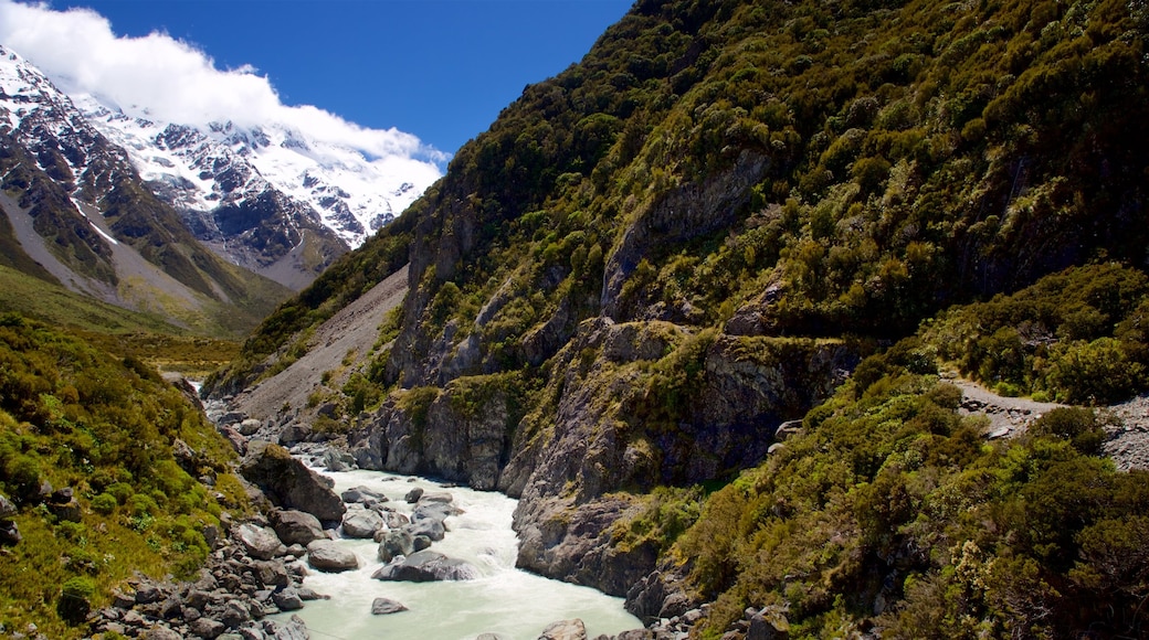 Parque Nacional Monte Cook caracterizando montanhas, um rio ou cĂłrrego e cenas tranquilas