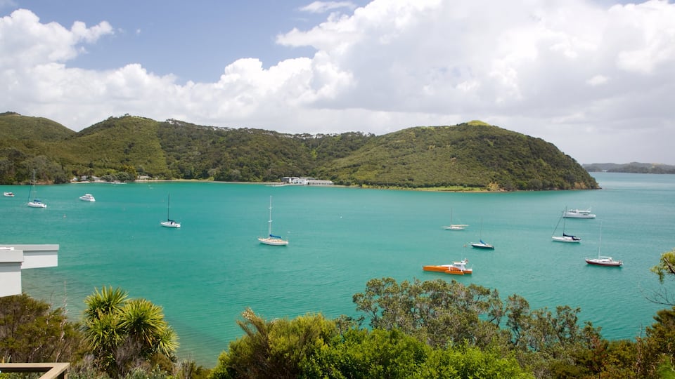 Northland which includes a bay or harbour and a lake or waterhole