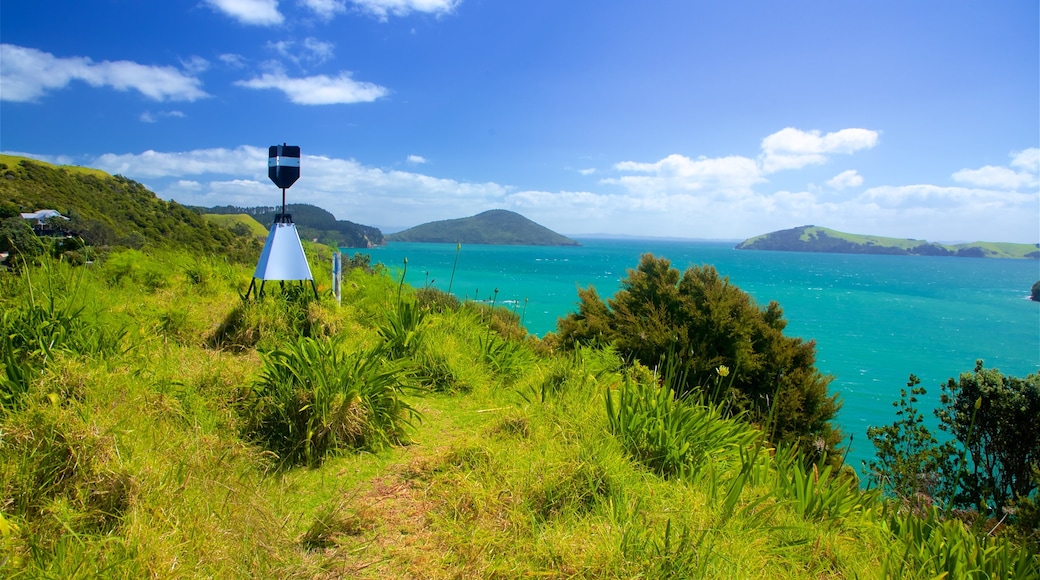 Waikato which includes tranquil scenes and general coastal views