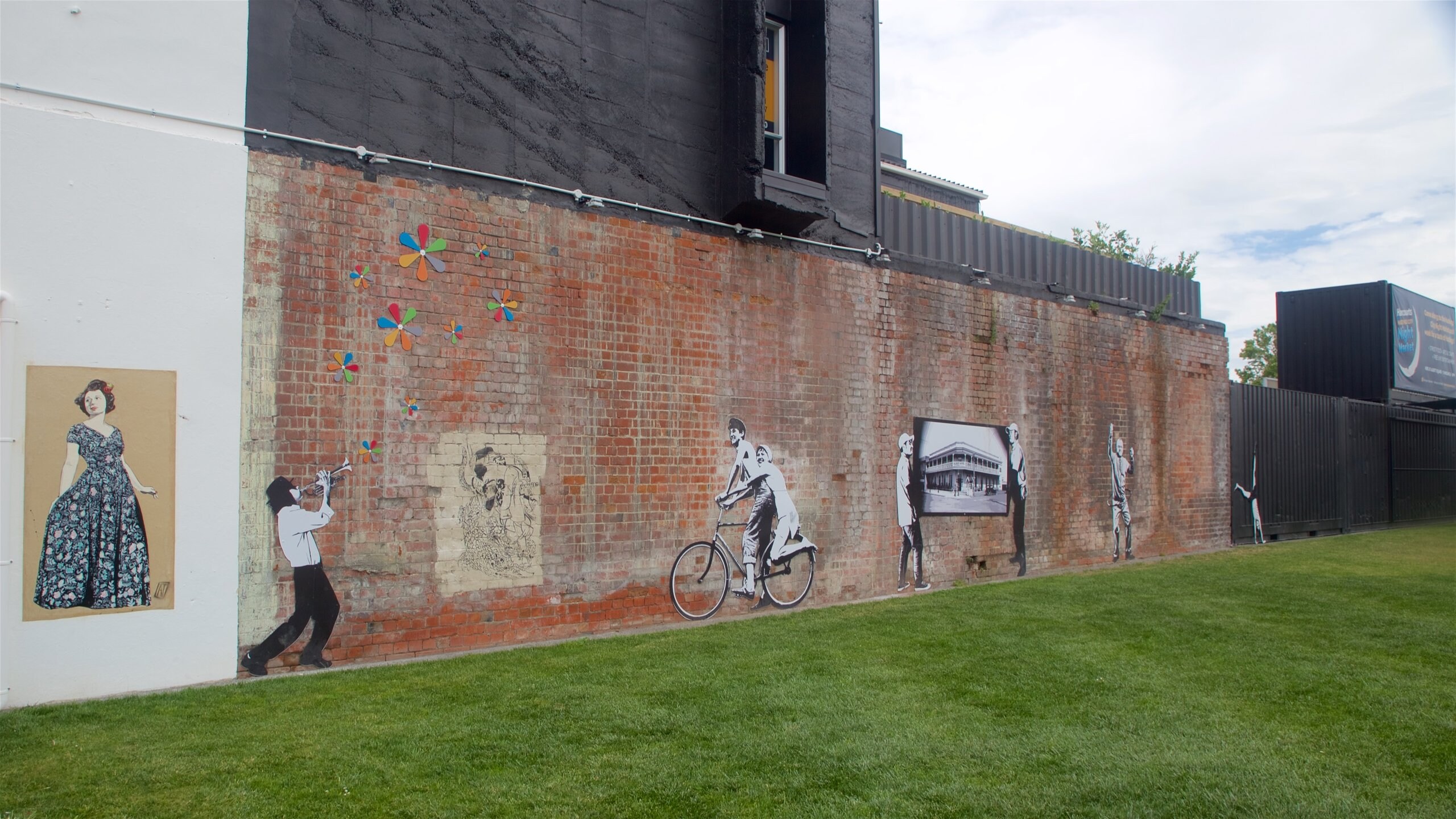 Hastings showing outdoor art