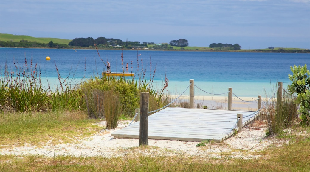 Kai Iwi Lakes which includes a bay or harbor