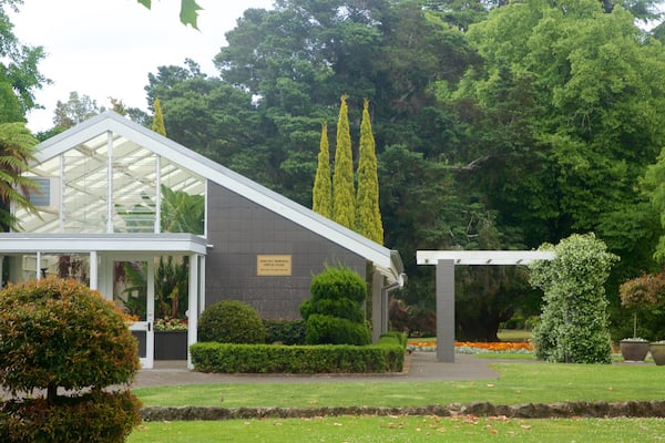 Hastings showing a park