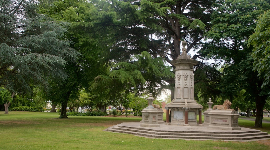 Hastings featuring a garden