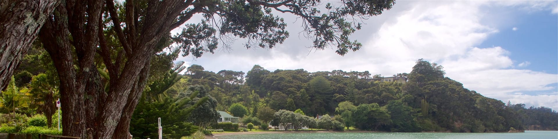 Okiato which includes a bay or harbor