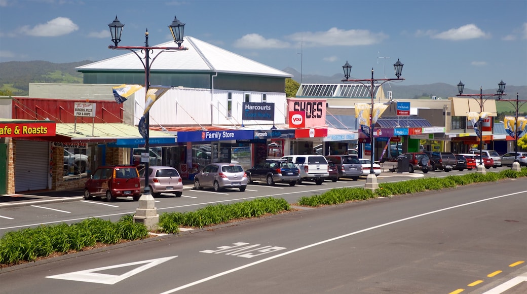 Waihi showing a small town or village