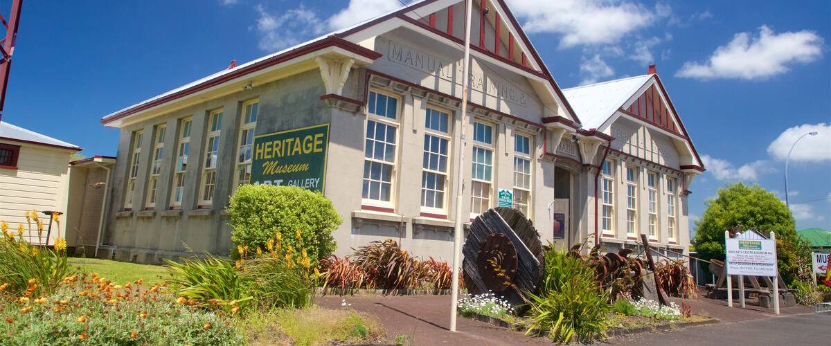 Waihi which includes signage and heritage elements
