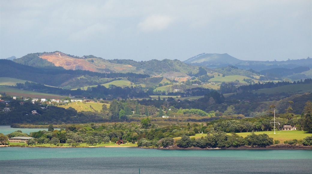 Flagstaff Hill mostrando un lago o espejo de agua, vista panorámica y escenas tranquilas