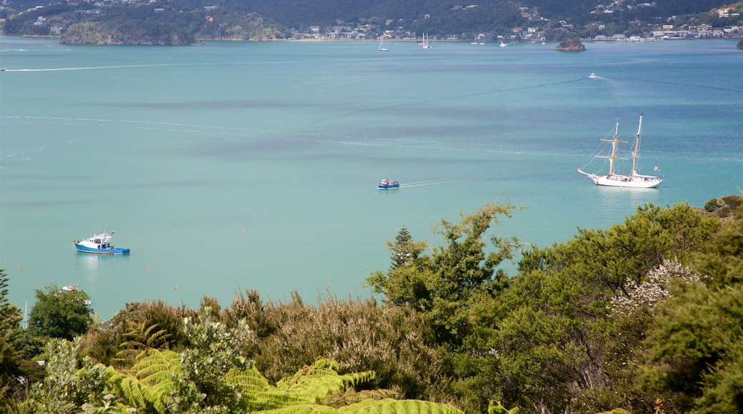 Flagstaff Hill which includes a bay or harbour and boating