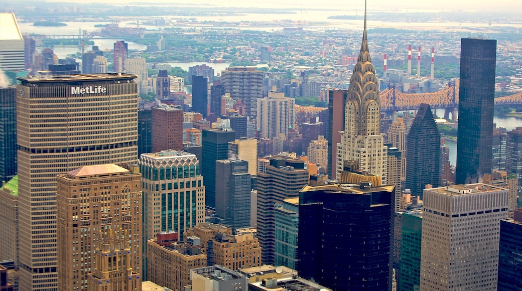 Edificio Chrysler ofreciendo un rascacielos, vistas de paisajes y una ciudad