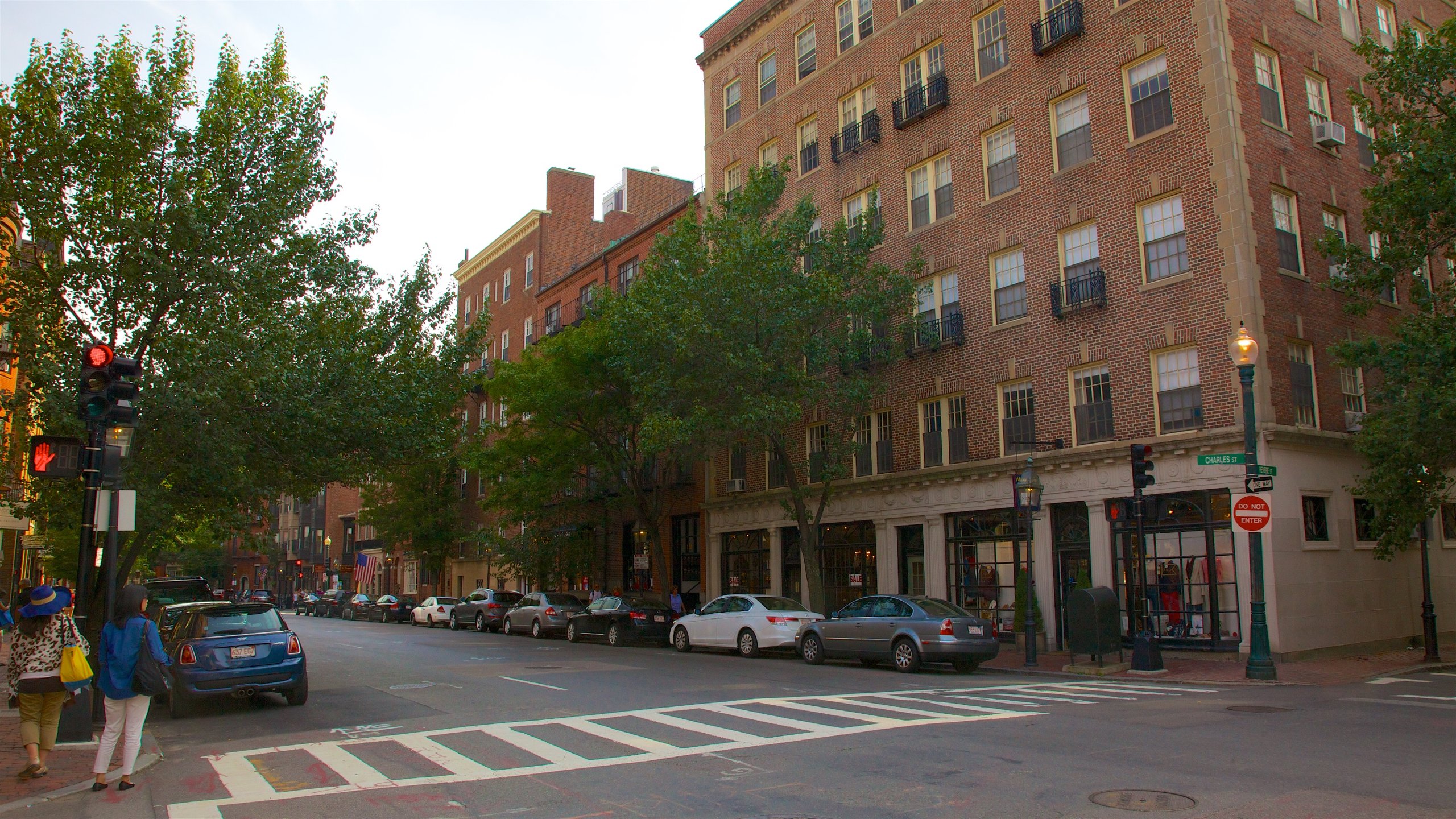 Explore Charles Street  What To Do In Beacon Hill Downtown Boston