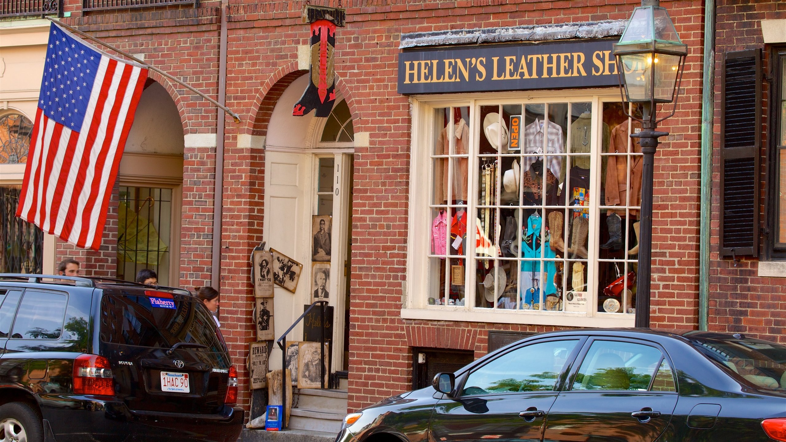 Beacon Hill Restaurants, Shopping, and Things To Do in Boston