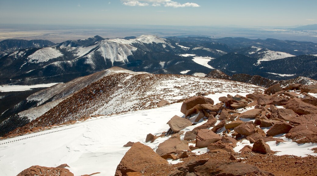 Pikes Peak ofreciendo vistas de paisajes, escenas tranquilas y montañas