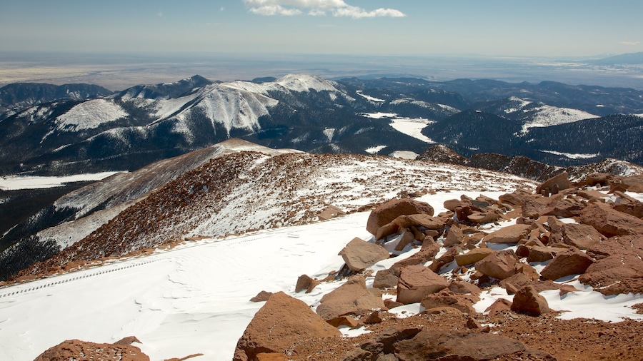 Pikes Peak ofreciendo vistas de paisajes, escenas tranquilas y montañas