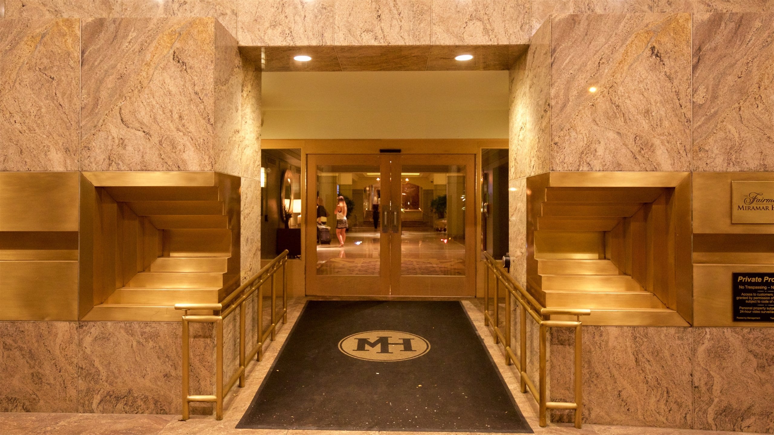 Santa Monica showing interior views