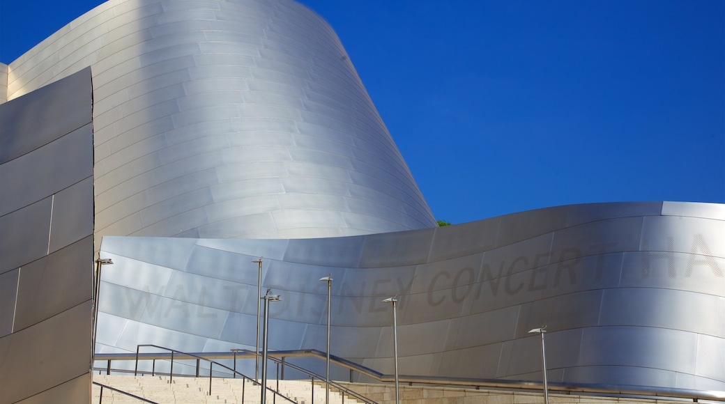 Sala de conciertos Walt Disney Concert Hall que incluye arquitectura moderna