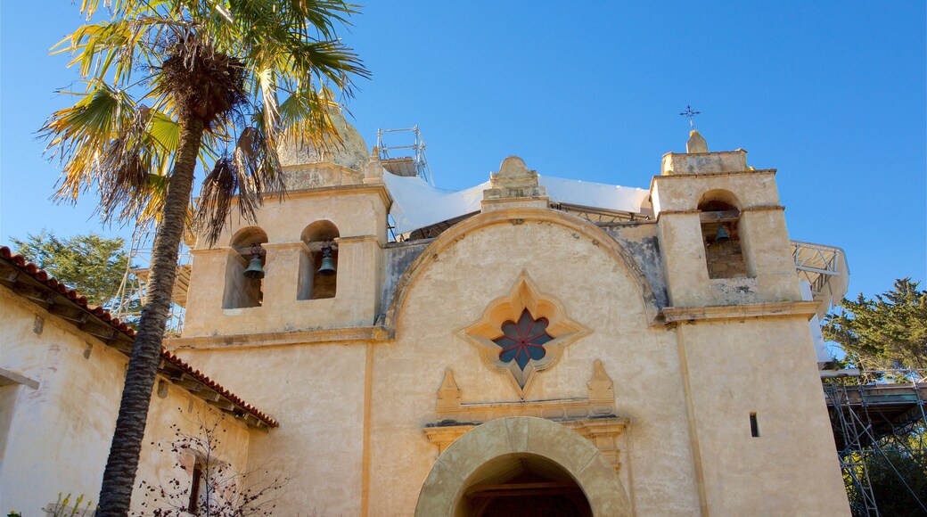 Carmel Mission Basilica caracterizando elementos de patrimônio