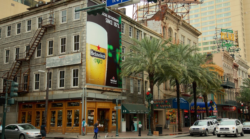 Canal Street que incluye señalización