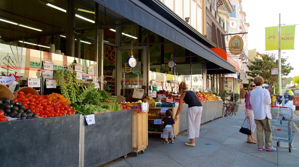 Cow Hollow showing markets and food as well as a family