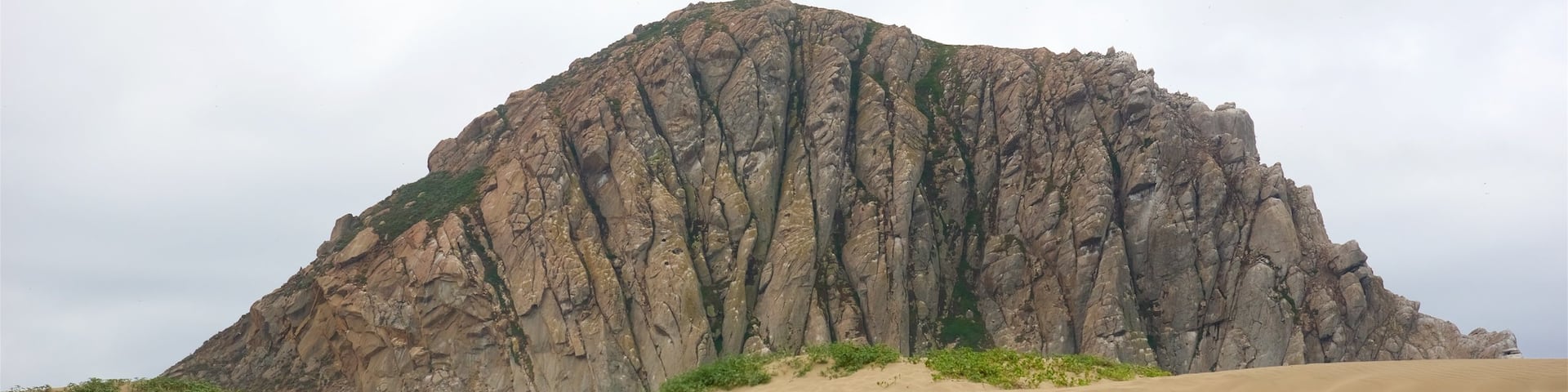 Morro Rock ofreciendo una playa