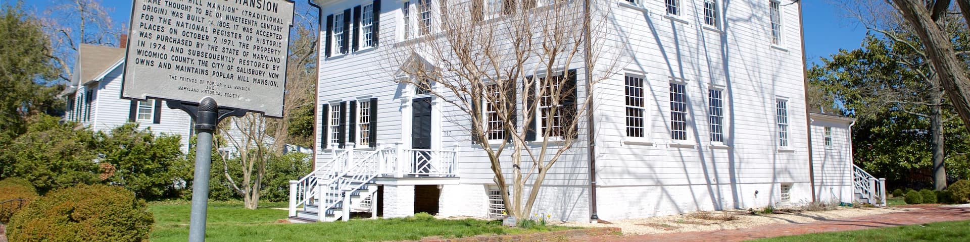 Manoir de Poplar Hill mettant en vedette signalisation, patrimoine historique et maison