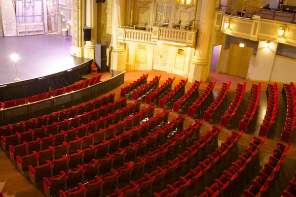 Majestic Theater qui includes scÚnes de théùtre et vues intérieures
