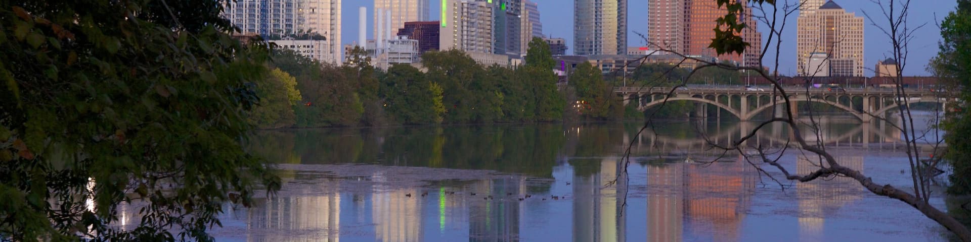 Zilker Park mit einem Sonnenuntergang, allgemeine Küstenansicht und Garten