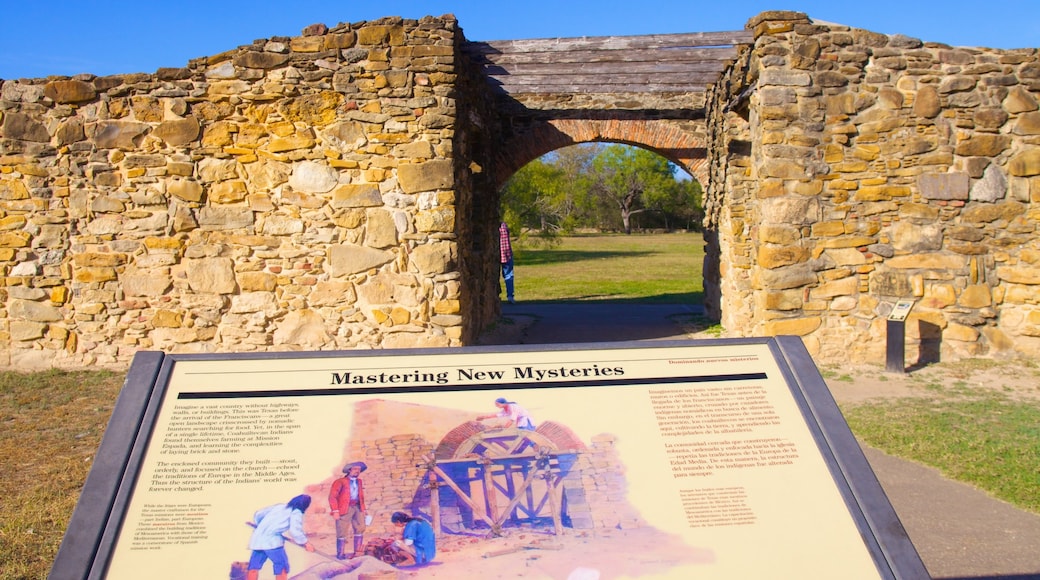 Parque Nacional de San Antonio Missions mostrando un parque, un monumento y patrimonio de arquitectura