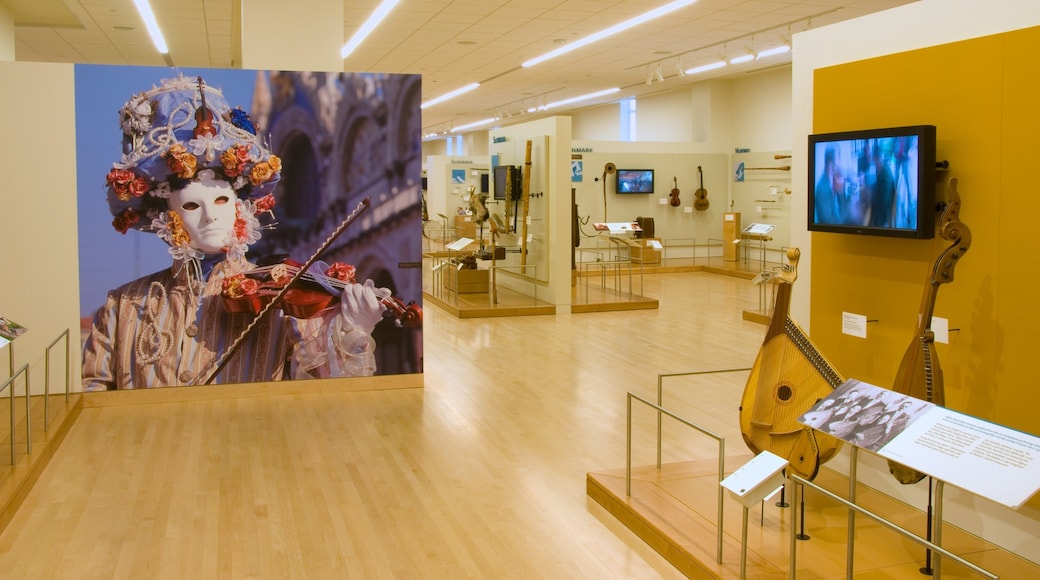 Museu dos Instrumentos Musicais caracterizando música e vistas internas