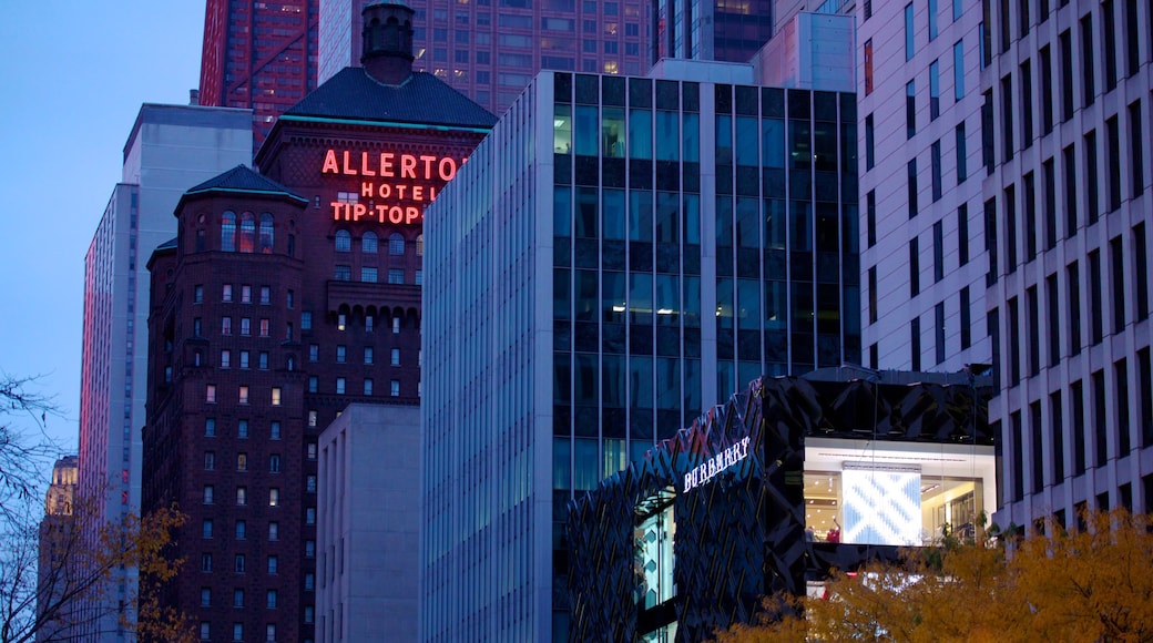 Magnificent Mile - River North que incluye una ciudad, horizonte y arquitectura moderna