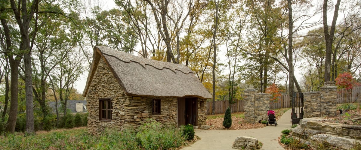 Cheekwood Botanical Gardens and Museum of Art which includes landscape views and a park