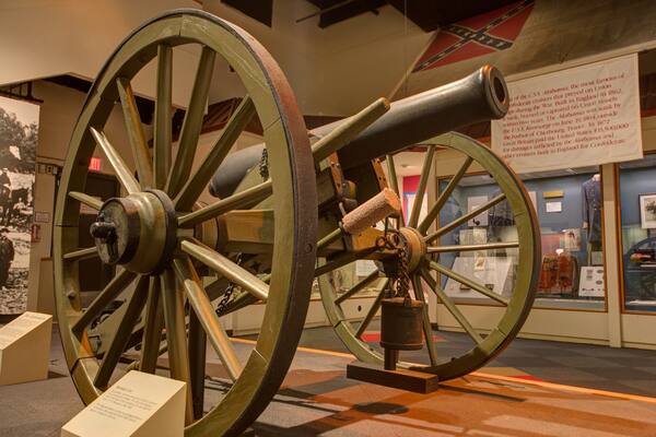 Tennessee State Museum mettant en vedette articles militaires et vues intérieures