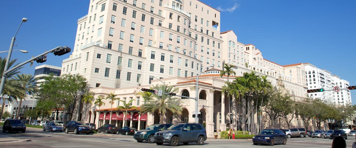 Miracle Mile showing a hotel, street scenes and a city