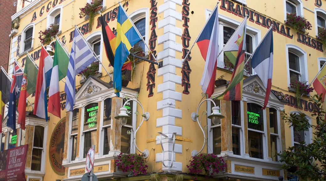 Temple Bar inclusief historische architectuur, een stad en bewegwijzering