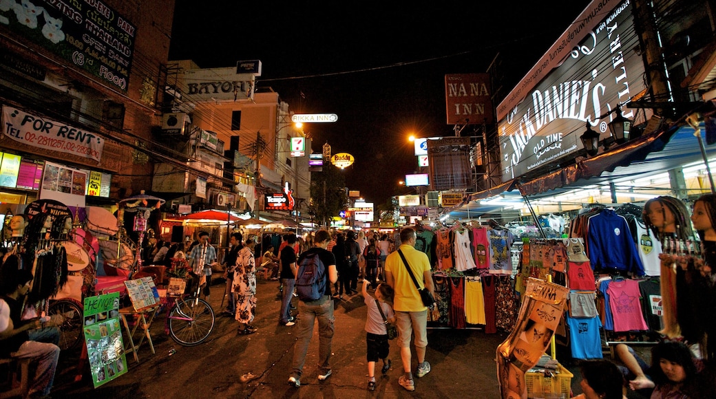 Khaosan Road mit einem Nachtleben, bei Nacht und Straßenszenen