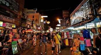 Khao San Road presenterar nattliv, gatuliv och en stad