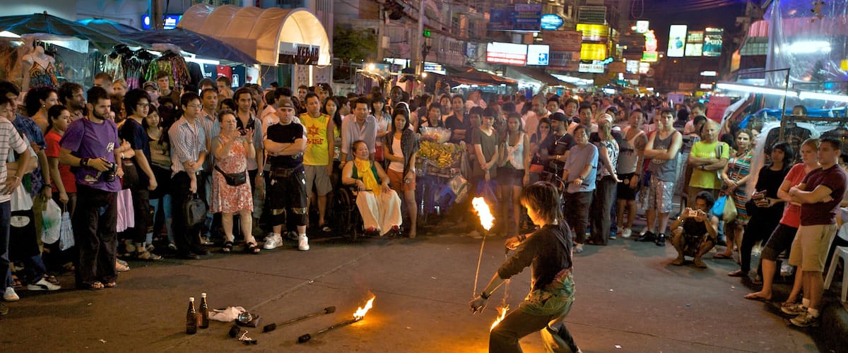 Khaosan Road featuring street scenes, nightlife and a city