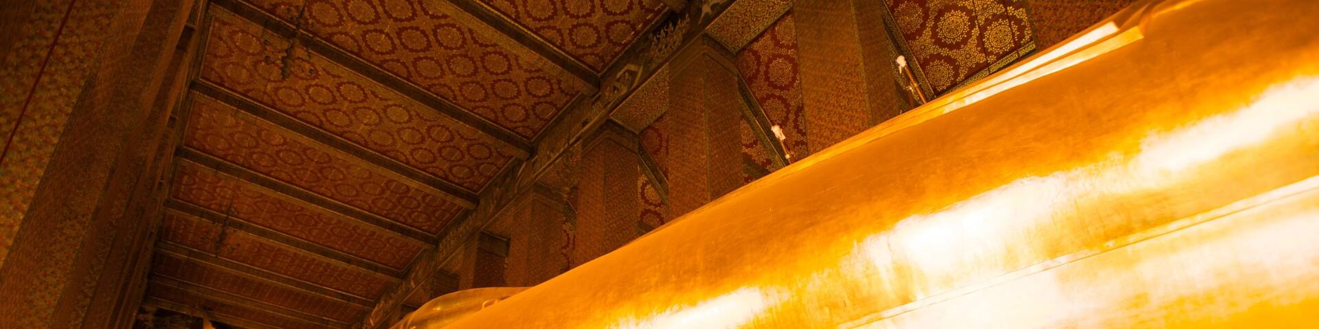 Wat Pho showing a temple or place of worship, religious elements and interior views