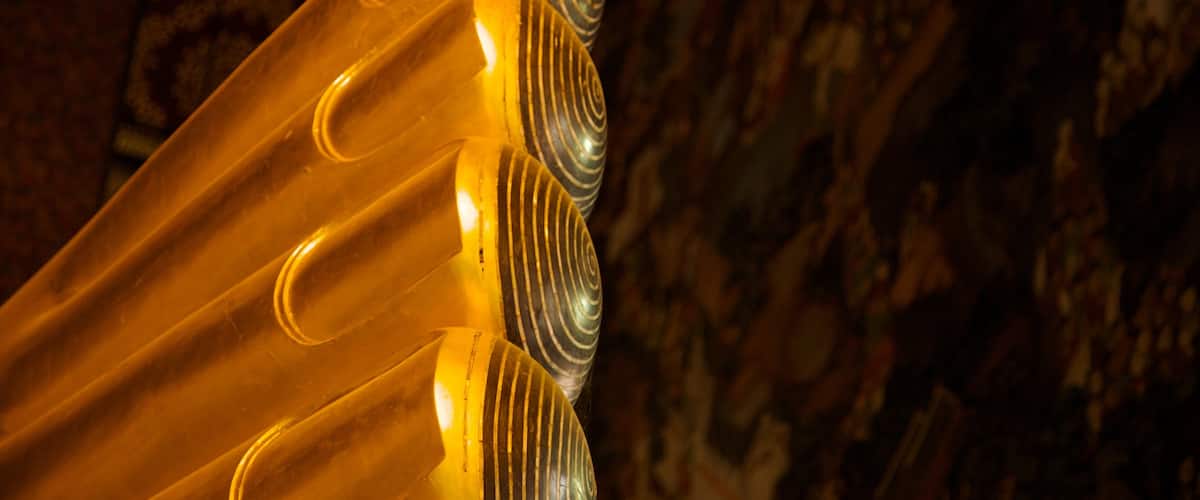 Wat Pho which includes interior views